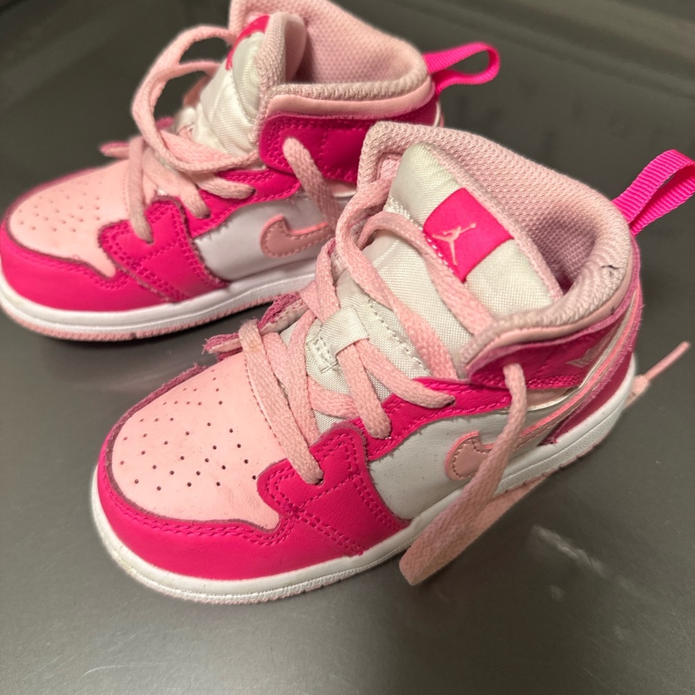 Toddler girl air Jordan size 7.5